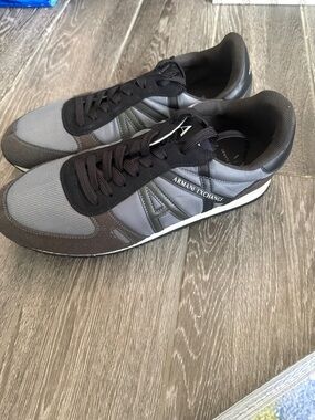 Armani Exchange Men's Gray and Black Casual Sneakers